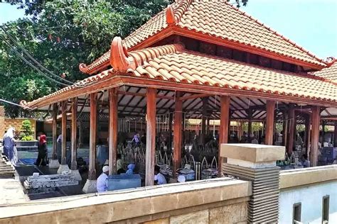 Daftar Tempat Ziarah Wali Allah Di Gresik Ada Makam Sunan Paling Tua