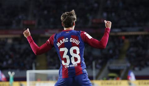 Fc Barcelona Qui N Es Marc Guiu El Goleador De A Os Del