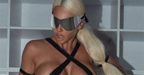 Jelena Karleu A Bujne Grudi Prekrila Samo Trakicama Gasi Internet