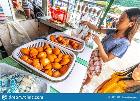 01 03 2019 Bohol Filipinas Comida Callejera Bohol Filipinas Foto