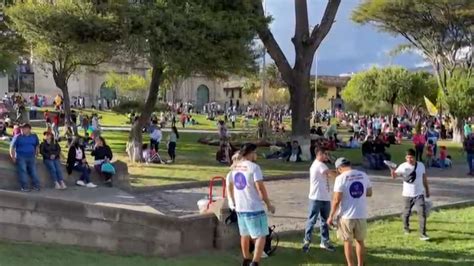 Turistas invaden plaza de Armas de Cajamarca en medio de celebración de