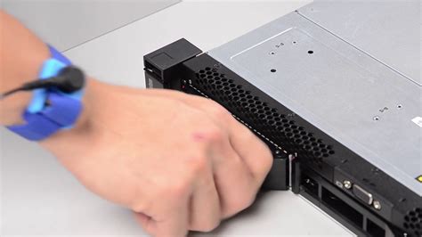 Lenovo ThinkSystem SR570 Removing A Hot Swap HDD YouTube