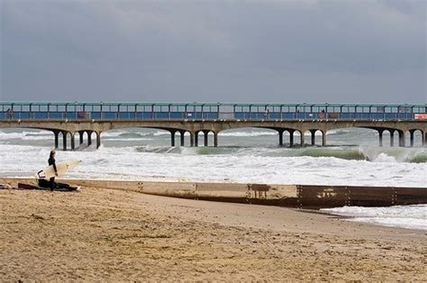 Boscombe Pier Surf Photo by Sponger66 | 2:28 pm 18 May 2010