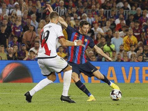 Barcelona frustrated by gritty Rayo on Lewandowski's debut | Reuters