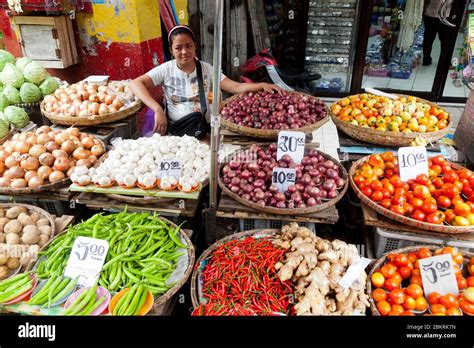 Philippines Fruit Market Hi Res Stock Photography And Images Alamy