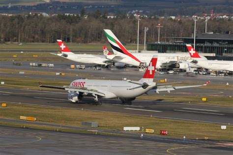 Orkan Wirbelt Auch Flugverkehr Durcheinander Sky News