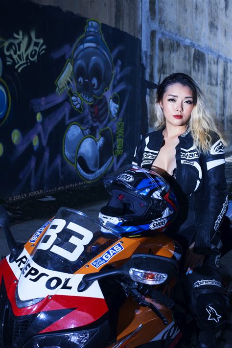 Bộ ảnh Nữ biker hot girl Mai Vũ cùng CBR RR Joker Helmet Shop