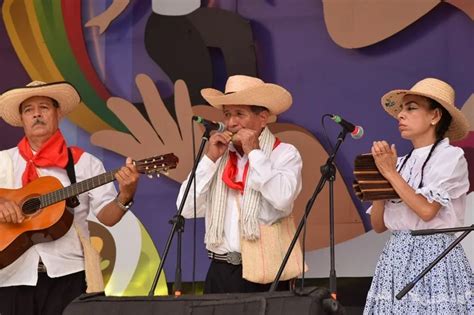 Jolgorio en el Encuentro de Rajaleñas y concurso de la hojita