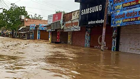 Gujarat Rain गुजरात में आफत की बारिश अहमदाबाद में घुटनों तक पानी