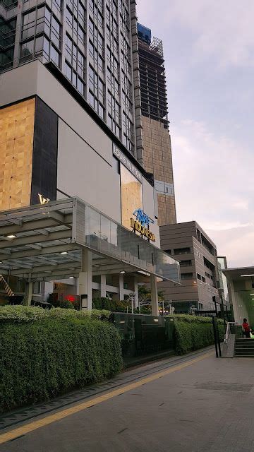 louis vuitton plaza indonesia indonesia fotografi perjalanan rumah