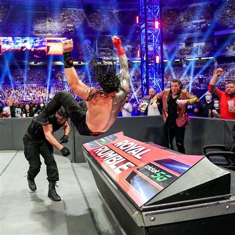 Roman Reigns Vs Seth Freakin Rollins Universal Title Match Photos Artofit