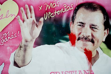 El Gobierno De Daniel Ortega Inunda Las Vías Con Mensajes Color Fucsia