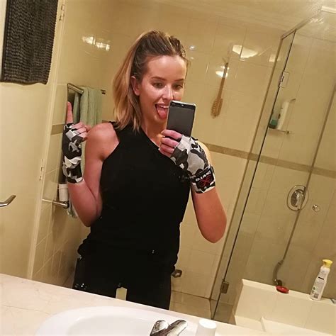 UFC Ring Girl Kahili Blundell Will Be Fighting Her Very First Amateur Boxing Bout On Dec 1st