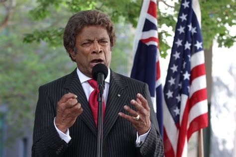 Voice to parliament: Kamahl returns to No campaign in about-face on project