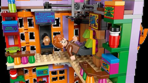 Diagon Alley™: Weasleys' Wizard Wheezes™ - Videos - LEGO.com for kids