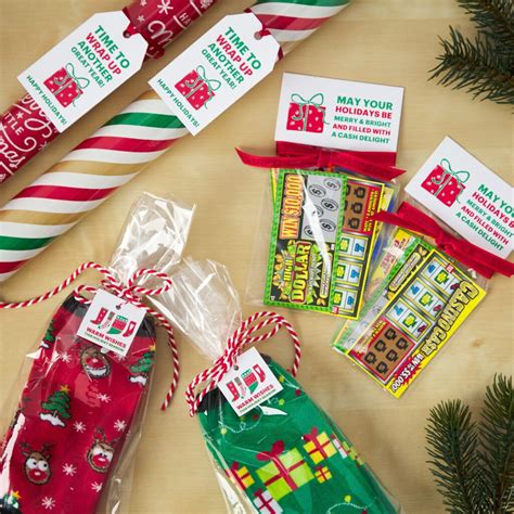 33 DIY Christmas Gifts for Coworkers with Free Printables | Employee ...