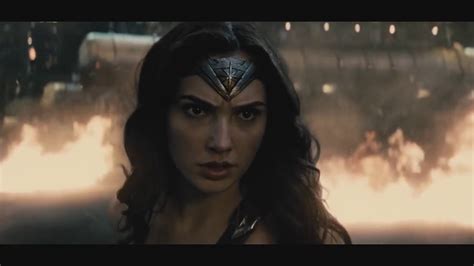 Arriba 76+ imagen batman vs superman wonder woman scene - Abzlocal.mx