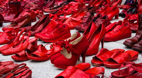 Simboli Contro La Violenza Sulle Donne Non Solo Le Scarpe Anche Le