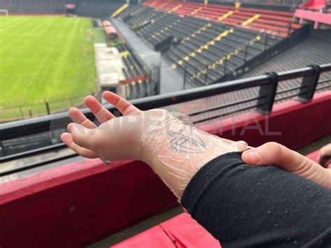 ¡Tremendo lo de COLÓN! Más de 1000 hinchas se TATUARON el mismo tatuaje ...