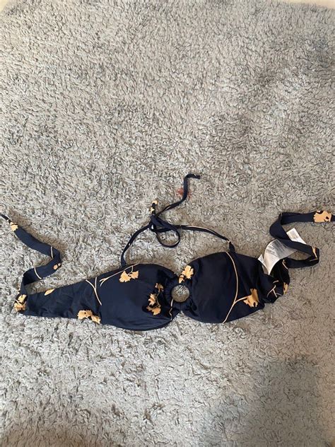 Billabong Top Bikini Fesyen Wanita Pakaian Wanita Lainnya Di Carousell