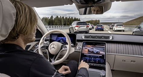 Más cerca del manejo autónomo Mercedes Benz es la primera automotriz