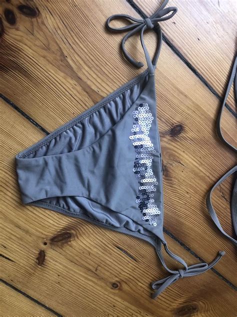 Nachsatz Schnitt Botschaft calzedonia bikini blau glitzer Täuschung