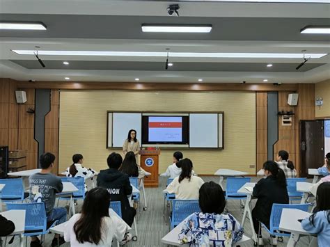 【我为师生办实事】我校开展家庭经济困难学生能力提升课程——《演讲与口才》 玉林师范学院