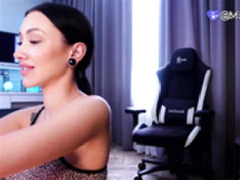 Miladenver Shows NEW TITS For The First Time