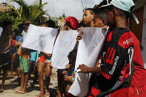 Jornal Correio Moradores de Itinga protestam após adolescentes serem