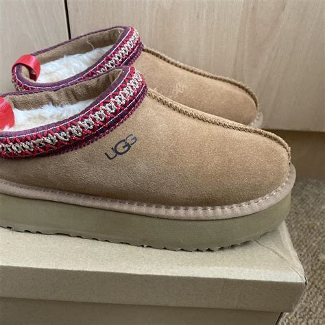 UGG Tazz Platform girls size 6.5(fairly tight would... - Depop