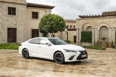 ES F Sport Exterior Static, European Spec (2021) - Lexus Media Site