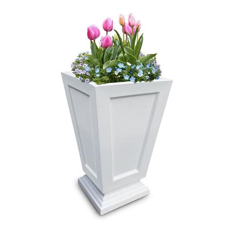 Mayne Aberdeen In Tall Self Watering White Polyethylene Planter