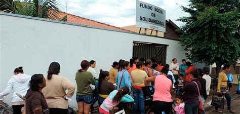 Fundo Social faz distribuição de roupas e cobertores arrecadados na