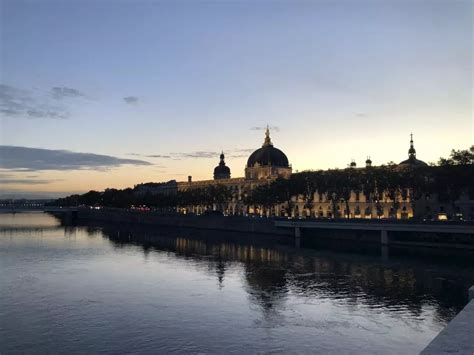 Lyon Un Jeune De Ans Meurt Apr S Une Chute Du D Me Du Grand H Tel