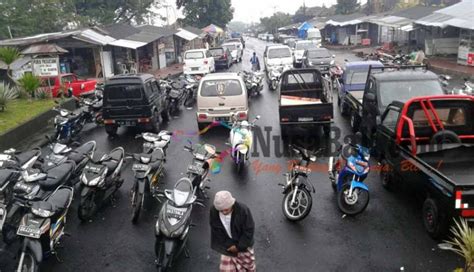 Nusabali Parkir Semrawut Pengelola Besakih Pengeng