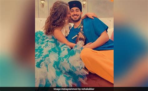 "Haye Marjaneya": Neha Kakkar's ROFL Struggle For Husband Rohan Preet's Attention