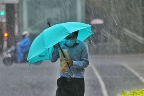 瑪娃長出「雙眼牆」 強颱甩尾！大台北雨連下4天 生活 中時新聞網