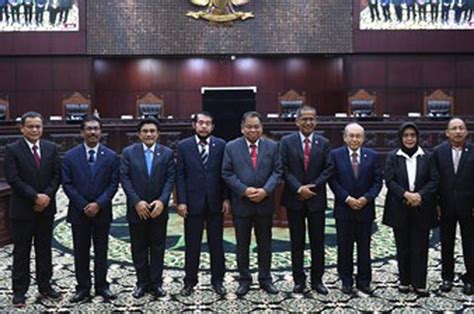 Mk Siap Bacakan Putusan Uji Materi Usia Capres Cawapres