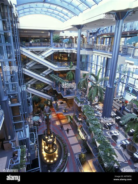 ATRIUM PLACE MONTREAL TRUST SHOPPING MALL MONTREAL CANADA Stock Photo - Alamy