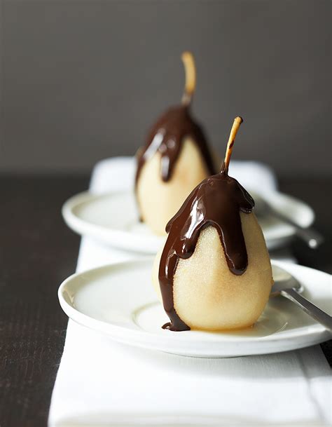 Poires au chocolat au micro ondes pour 2 personnes Recettes Elle à Table