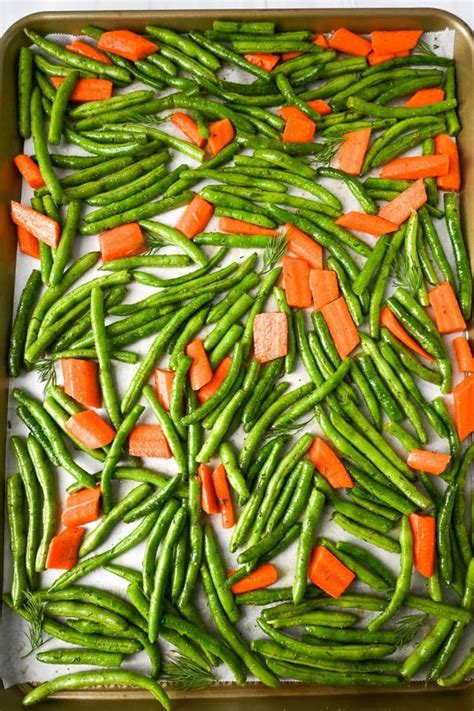 Simple One Pan Roasted Green Beans And Carrots Amees Savory Dish