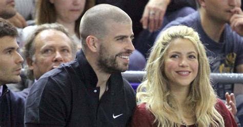 Shakira Et Son Compagnon Gerard Pique Tres Amoureux Lors Du Match De