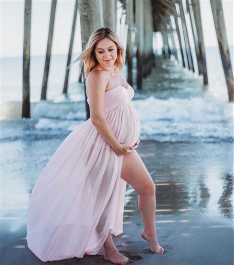 25 Stunning Maternity Photoshoot Ideas - The Glossychic