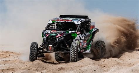 Rajd Dakar Eryk Goczał na podium pierwszego etapu RMF 24