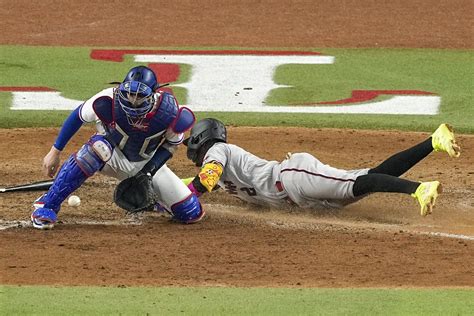 World Series: D-backs take Game 2 - Key Biscayne Independent