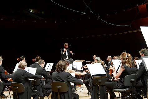 Maestro Montaño Conducts Ravel Falla Piazzolla And Cañizares With L