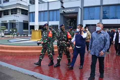 Posko Ii Tni Al Lantamal V Berangkatkan Truk Bantuan Kemanusiaan