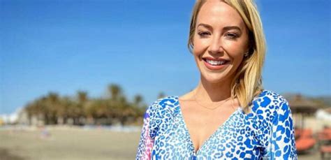 A Place In The Sun S Laura Hamilton Dazzles Fans As She Strips Down To Bikini To Film Something