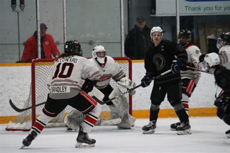 Special Evening Results in First Round Win for Ice Dogs | SIJHL