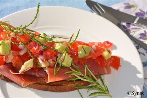 Ganske Enkelt Bruschetta Med Avocado Og Spekeskinke